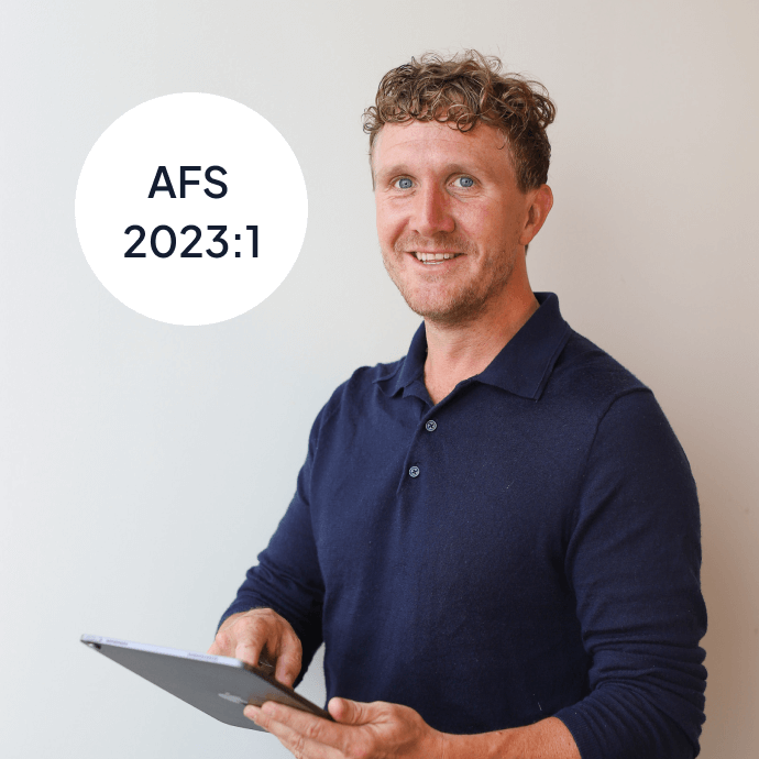 AFS2023-1-regelverk-man-tablet